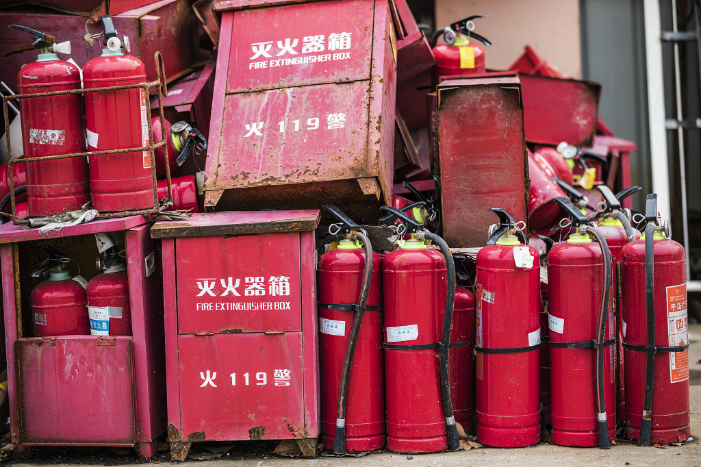 红色消防设施安全灭火器图片