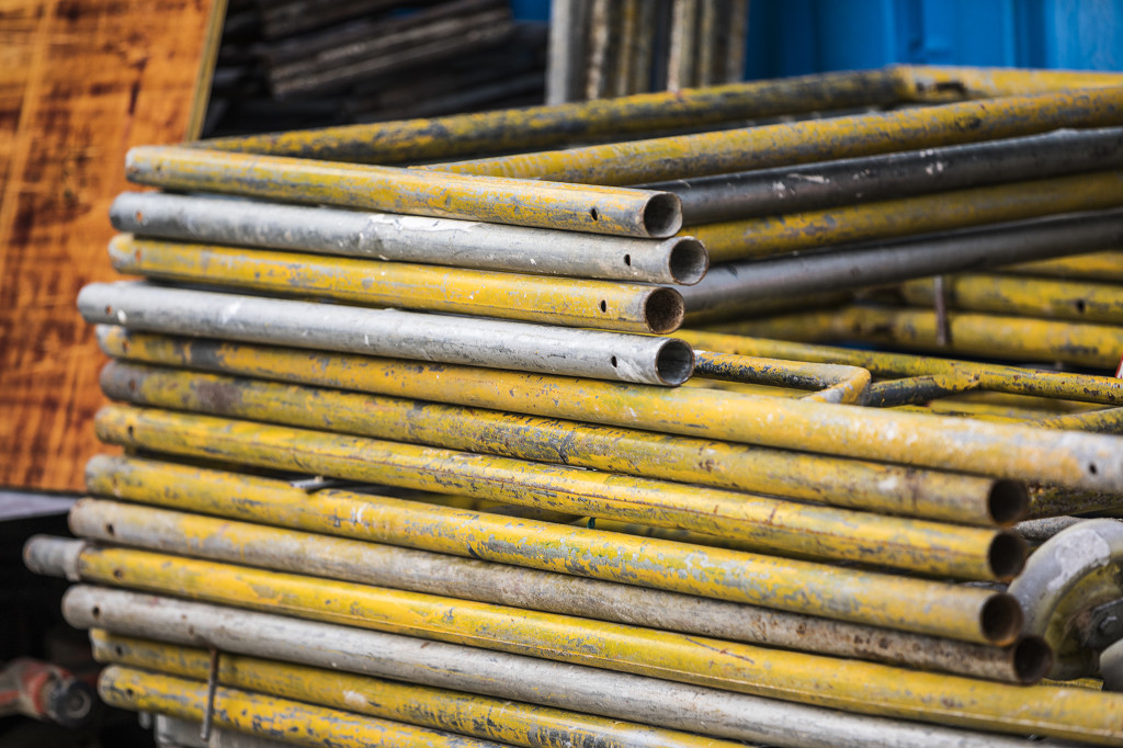 废墟钢筋水泥厂房图片