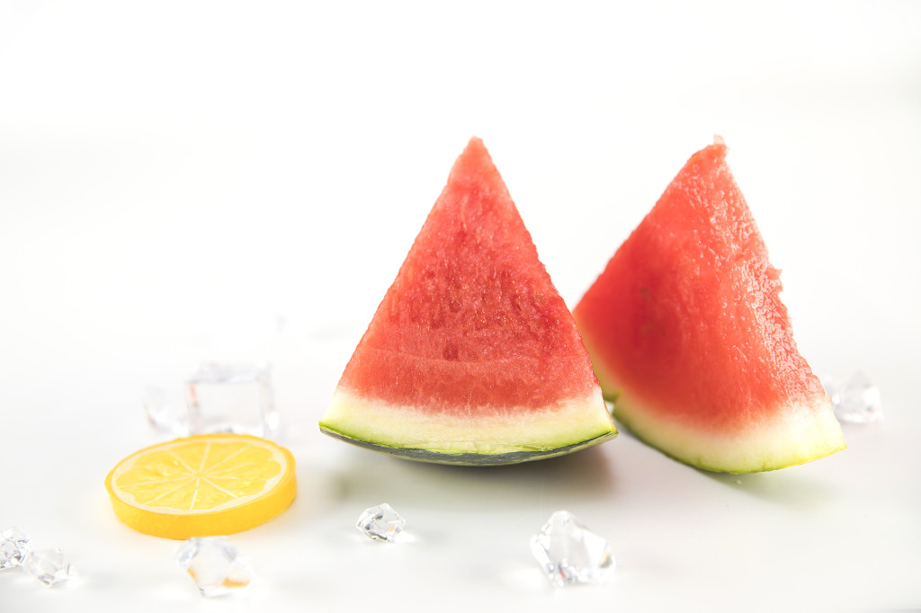 夏季清凉解暑冰块西瓜图片