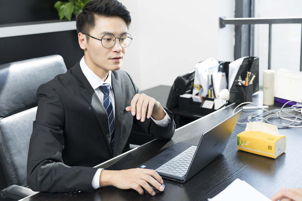 商务老板办公形象图片