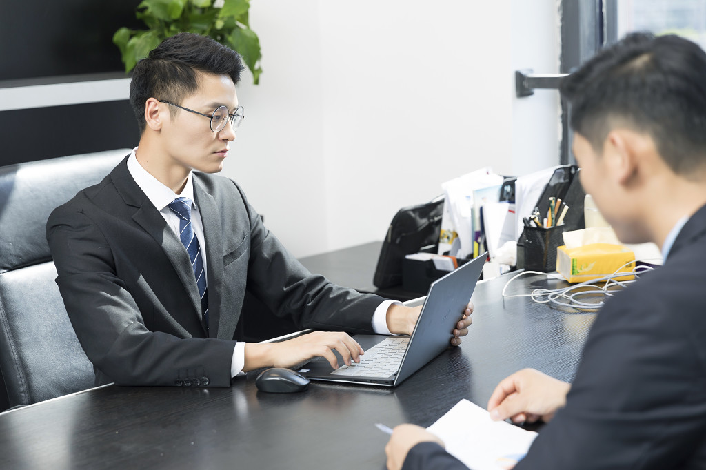 商务老板办公形象图片