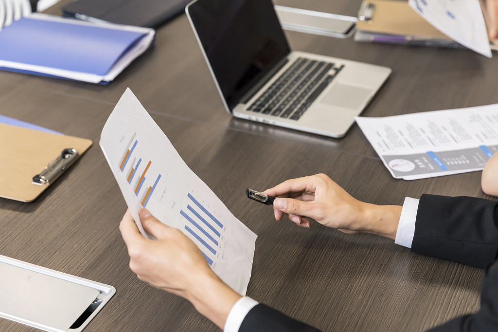 商务讨论策划案图片