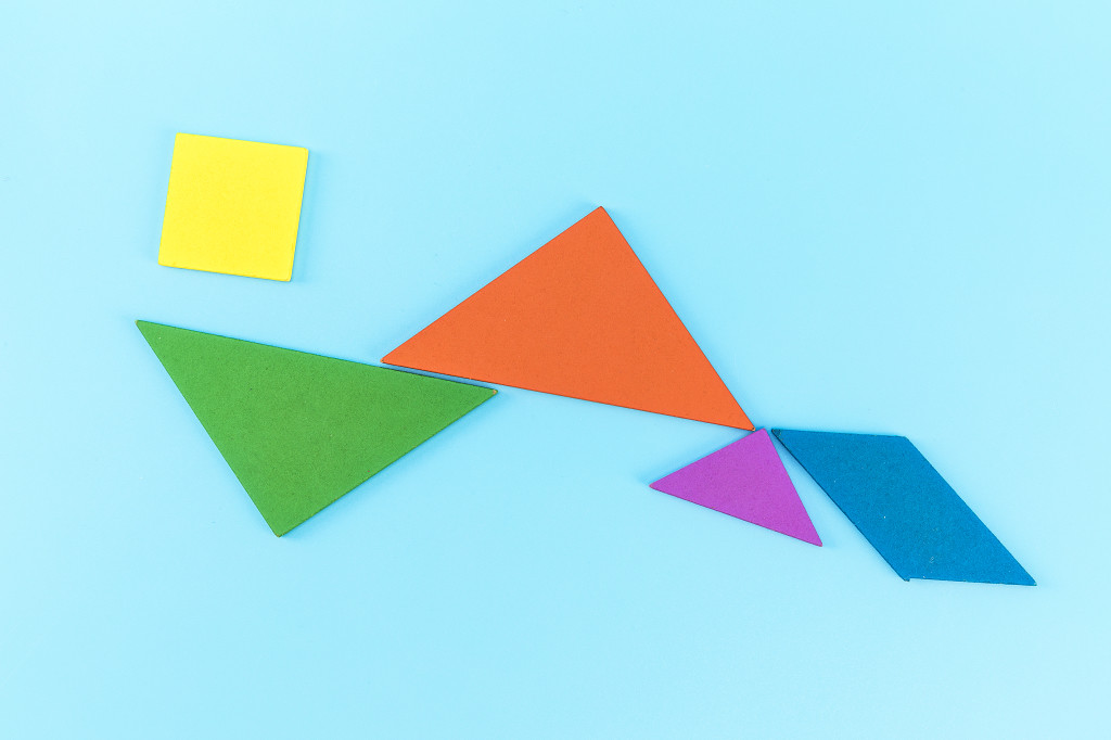 六一儿童节彩色七巧板积木图片