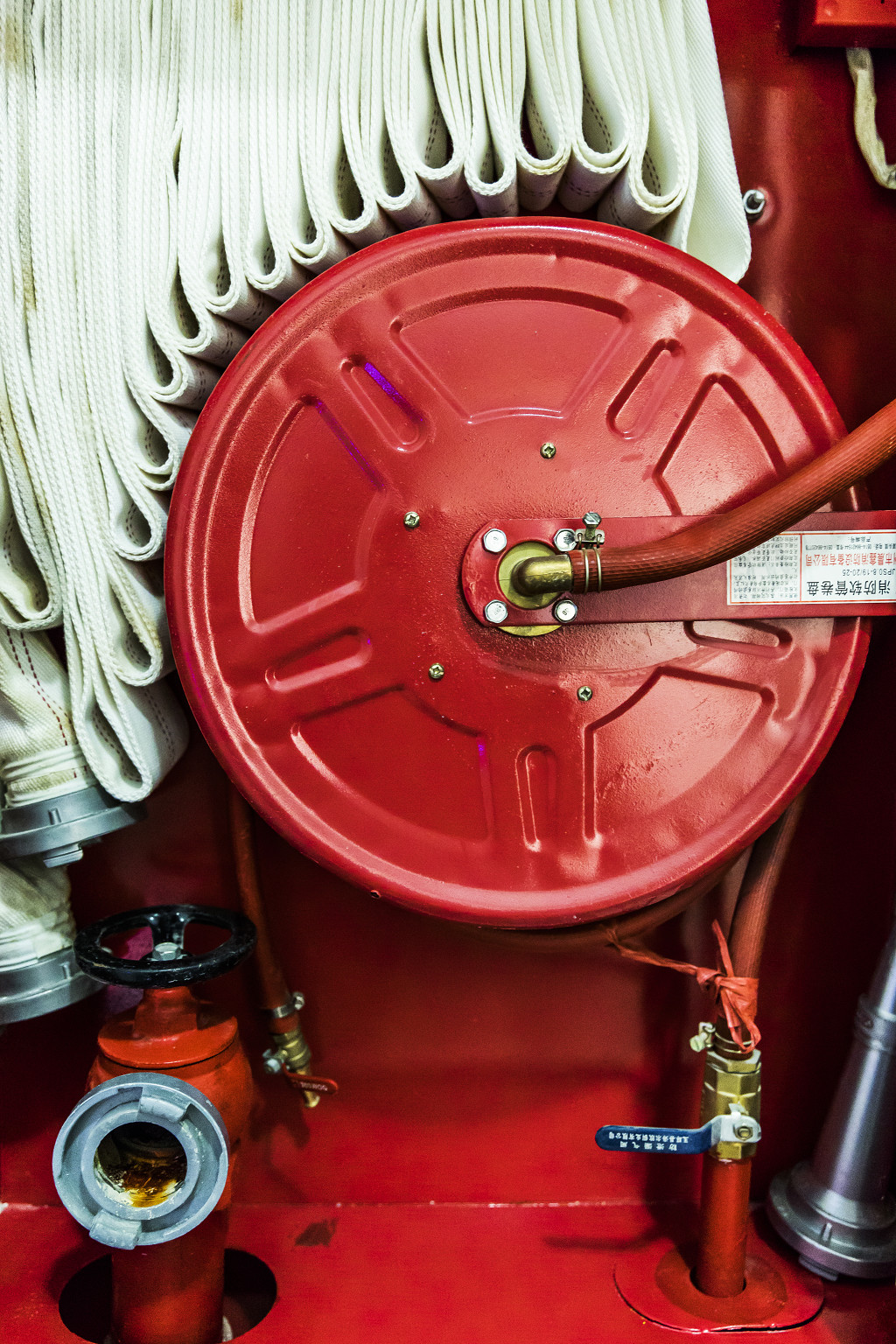 红色消防灭火器图片