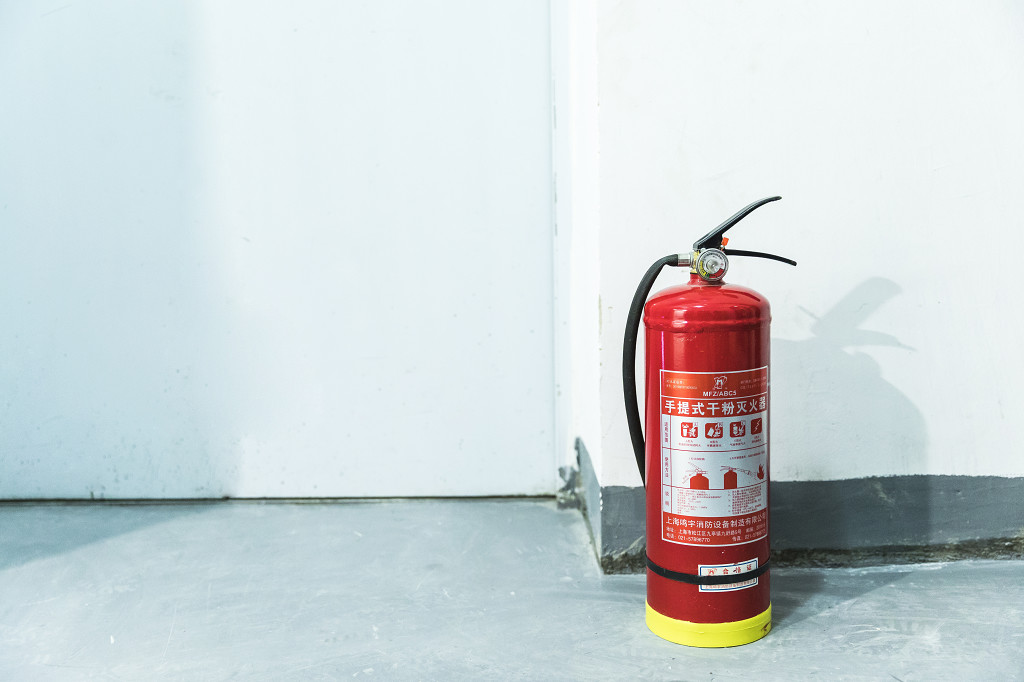 红色消防灭火器图片