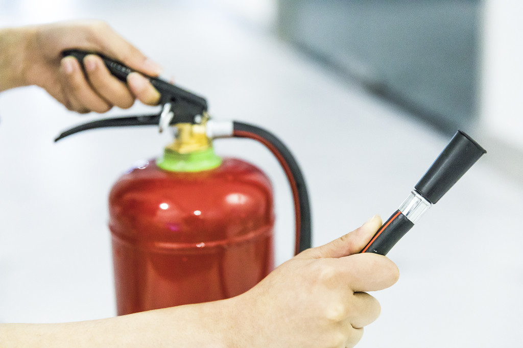 红色消防灭火器图片