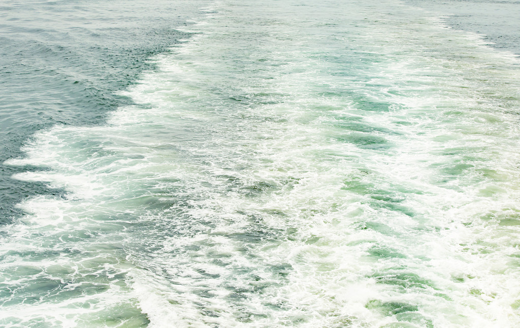 特写蓝绿色大海波纹图片