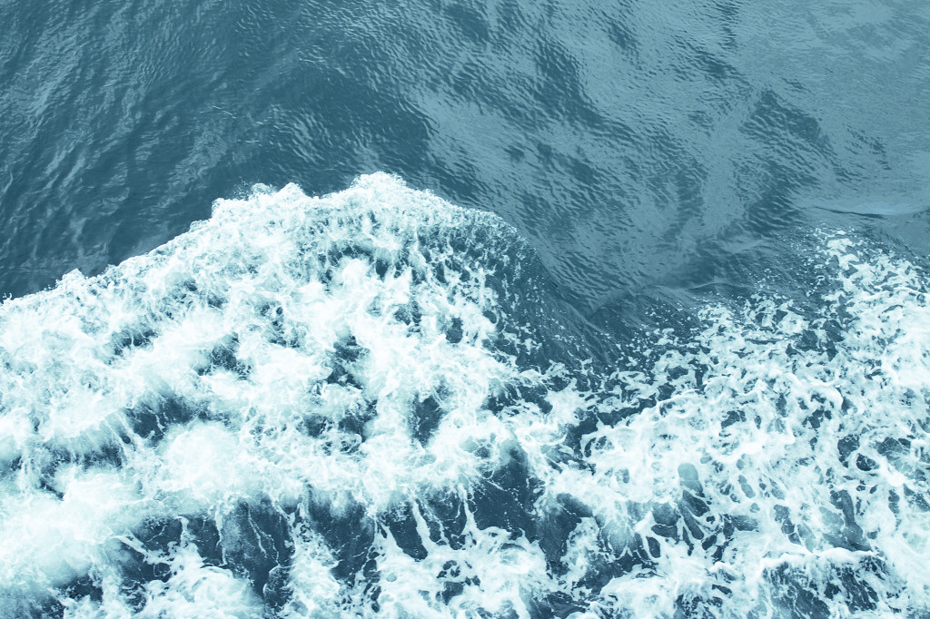 特写蓝绿色大海波纹图片