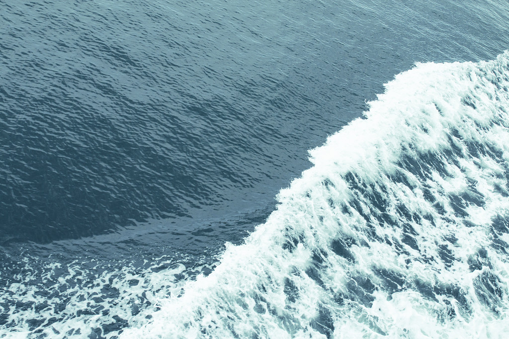 特写蓝绿色大海波纹图片