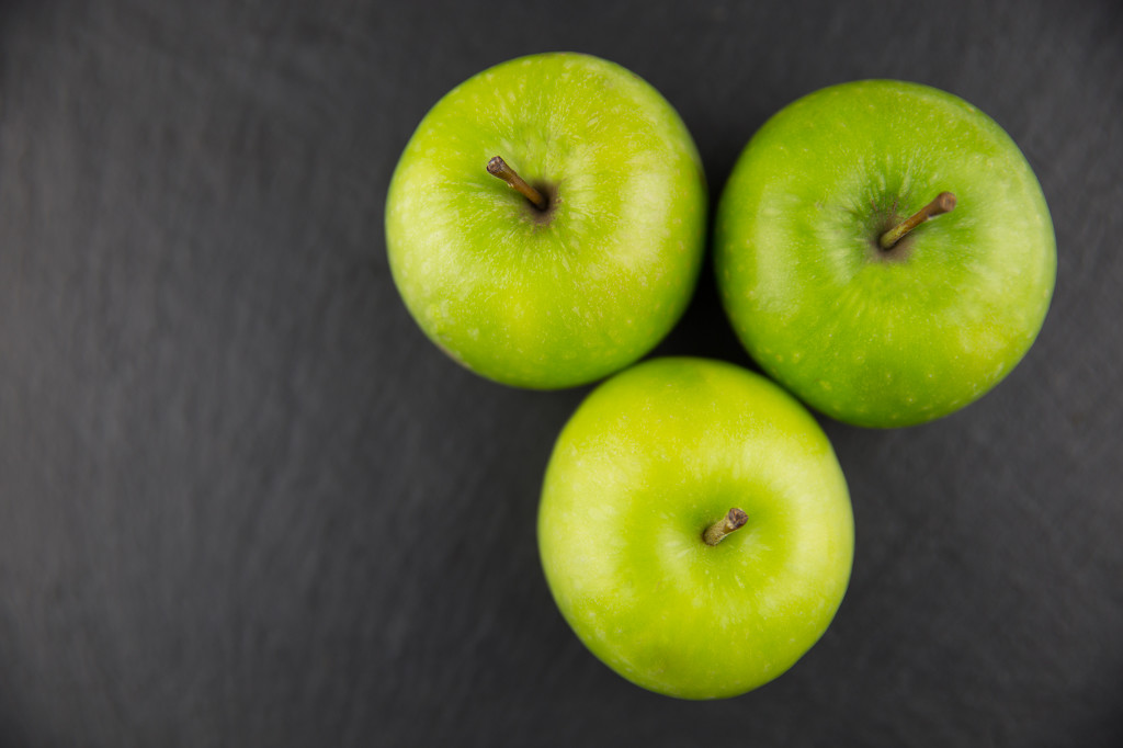 清新简洁水果背景图片