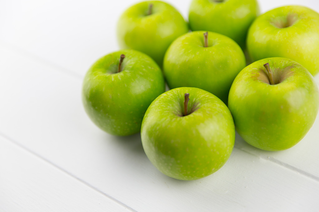 清新简洁水果背景图片