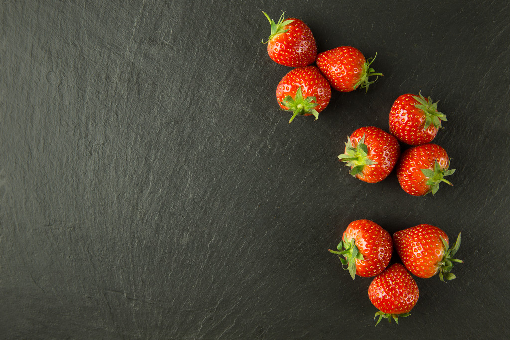 清新简洁水果背景图片