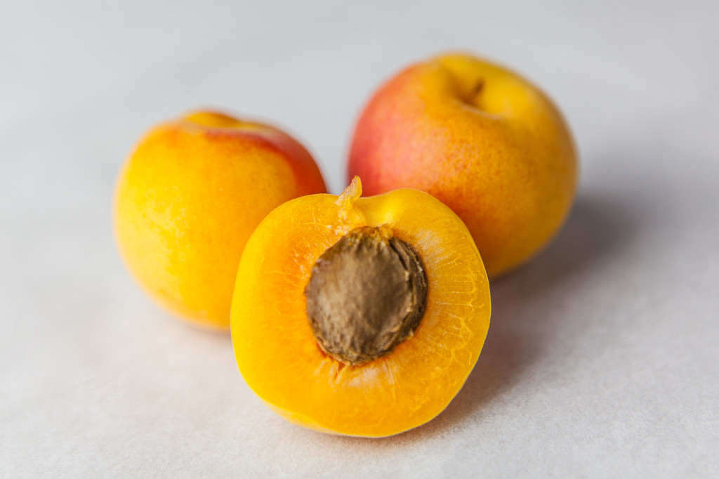 清新简洁水果背景图片