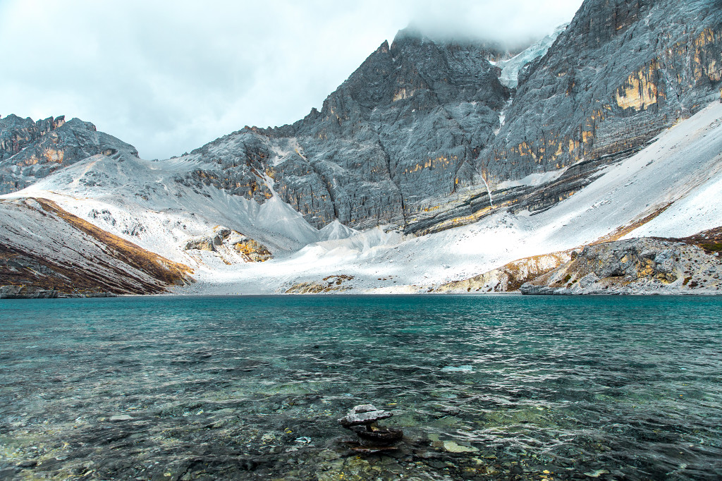 五色海 雪山 湖泊 海子 稻城亚丁 甘孜藏族自治州 天池 水