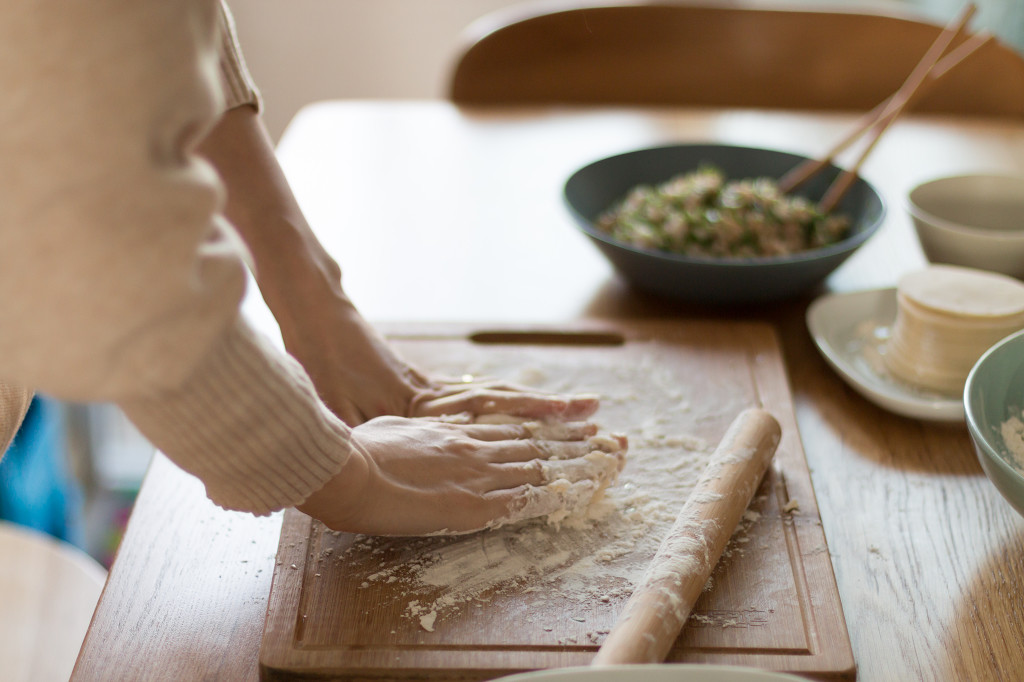 中国传统包饺子图片