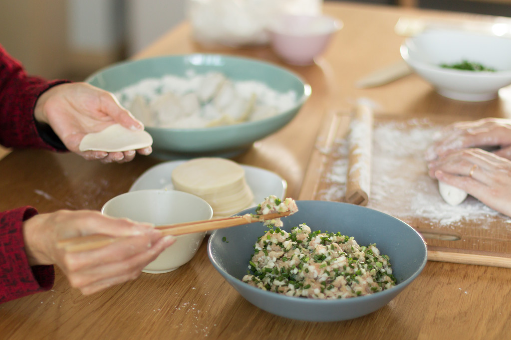 中国传统包饺子图片