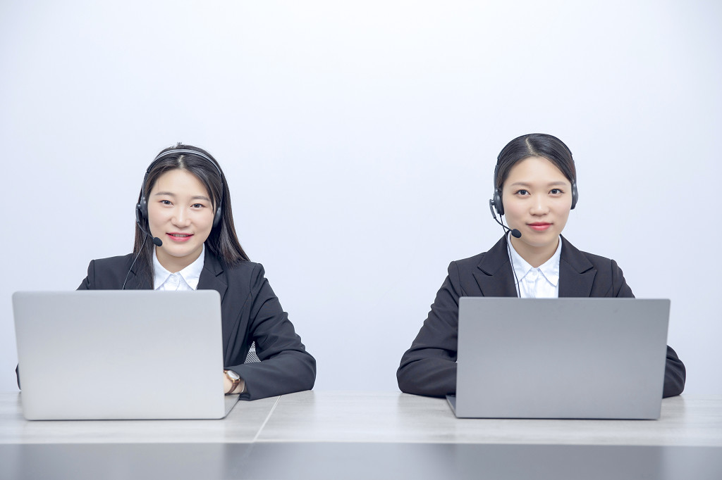 公司年轻的客服接待人员图片商务