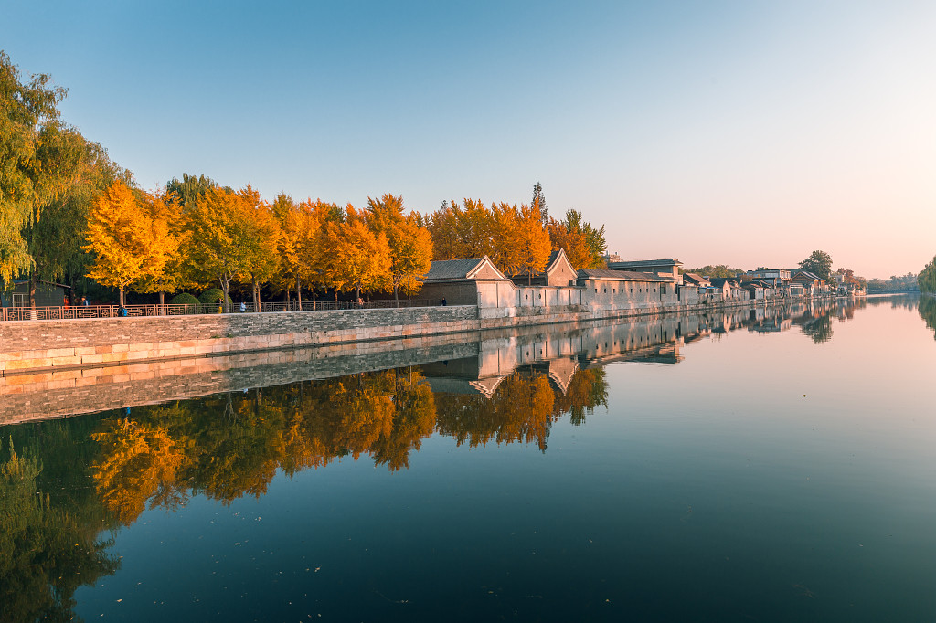 红色故宫城墙中国传统建筑红墙绿瓦背景图片