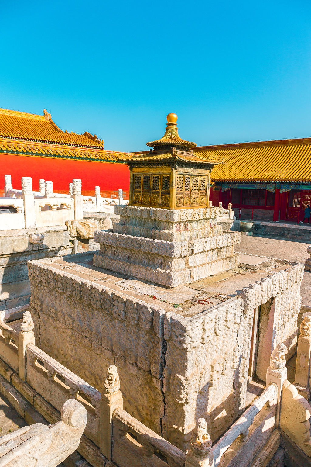 红色故宫中国传统建筑红墙绿瓦背景图片