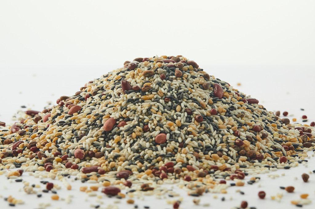 粮食白底实拍五谷杂粮八宝粥配图谷物丰收节