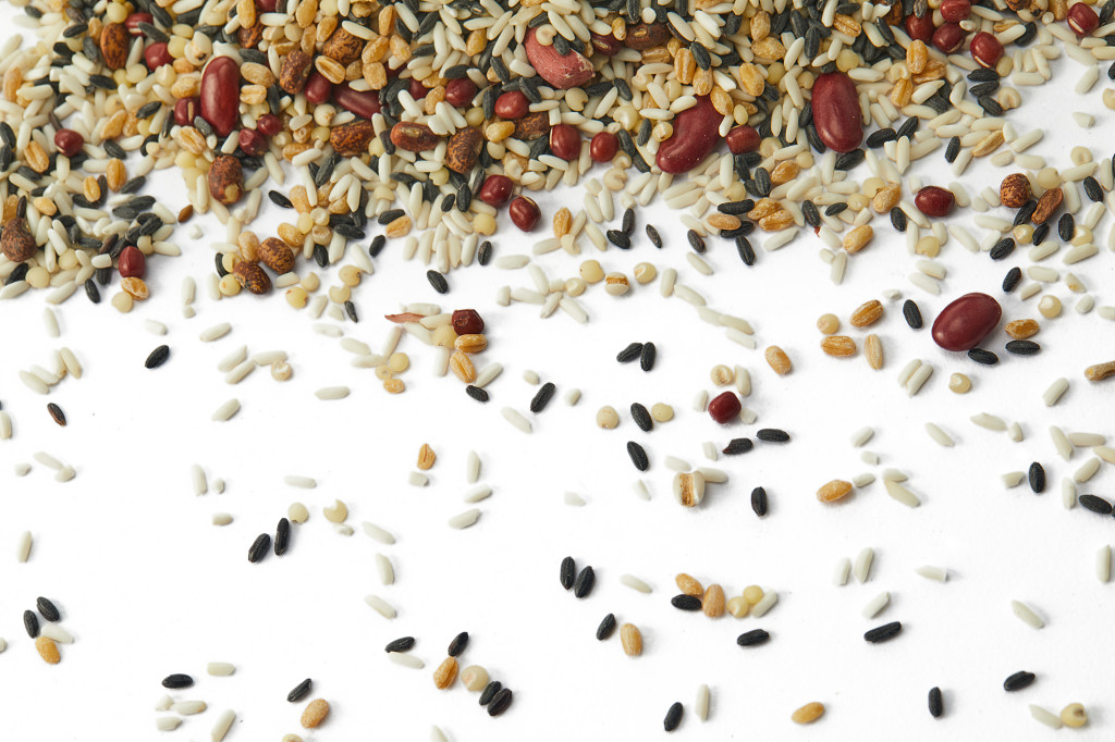 粮食白底实拍五谷杂粮八宝粥配图谷物丰收节