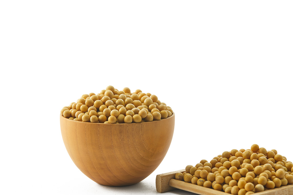 粮食白底木碗木盒黄豆豆子配图谷物