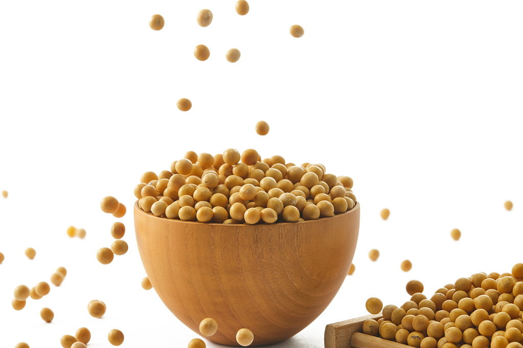 粮食白底木碗木盒黄豆豆子配图谷物