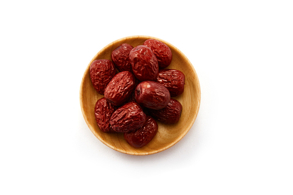 粮食俯视木纹红枣大枣木碗配图谷物