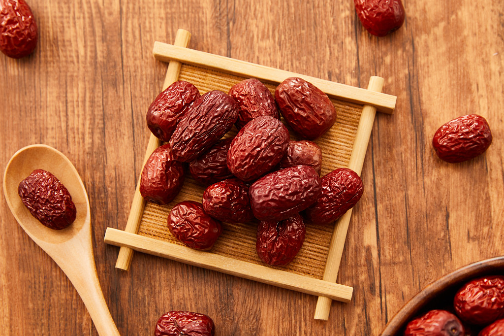 粮食木纹红枣大枣木盒木勺丰收配图谷物丰收节