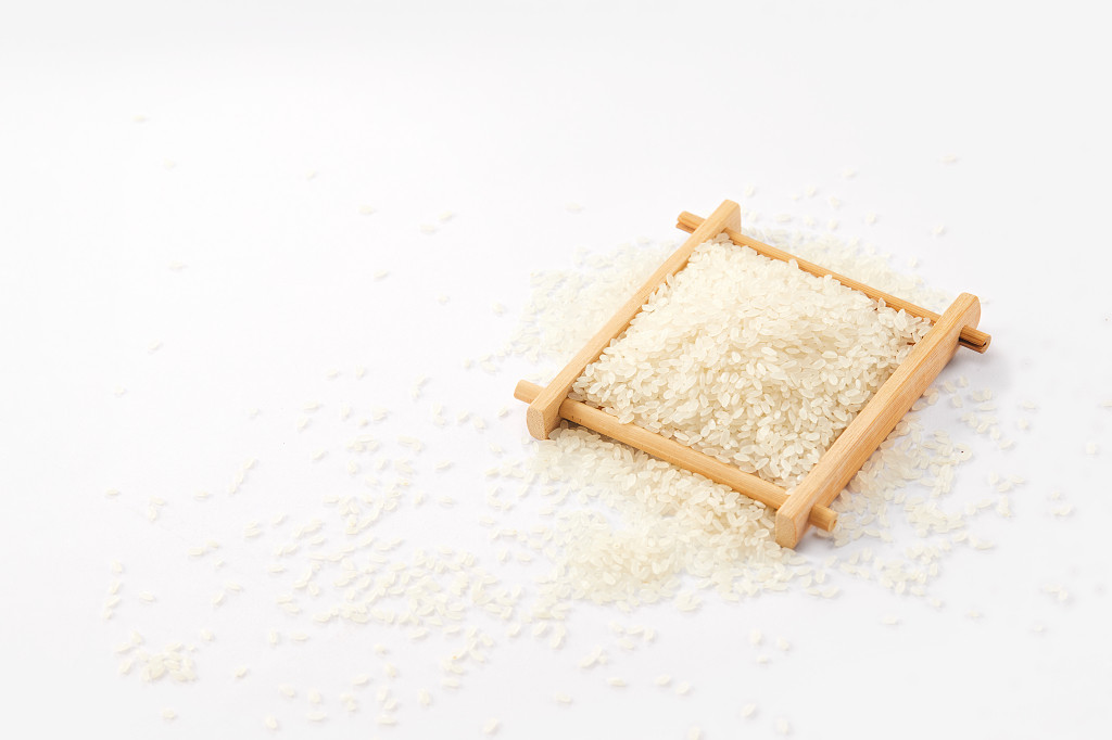 粮食白底木盒大米丰收配图谷物丰收节