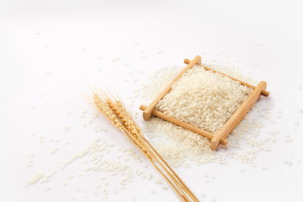 粮食白底木盒麦穗麦子大米丰收配图谷物丰收节