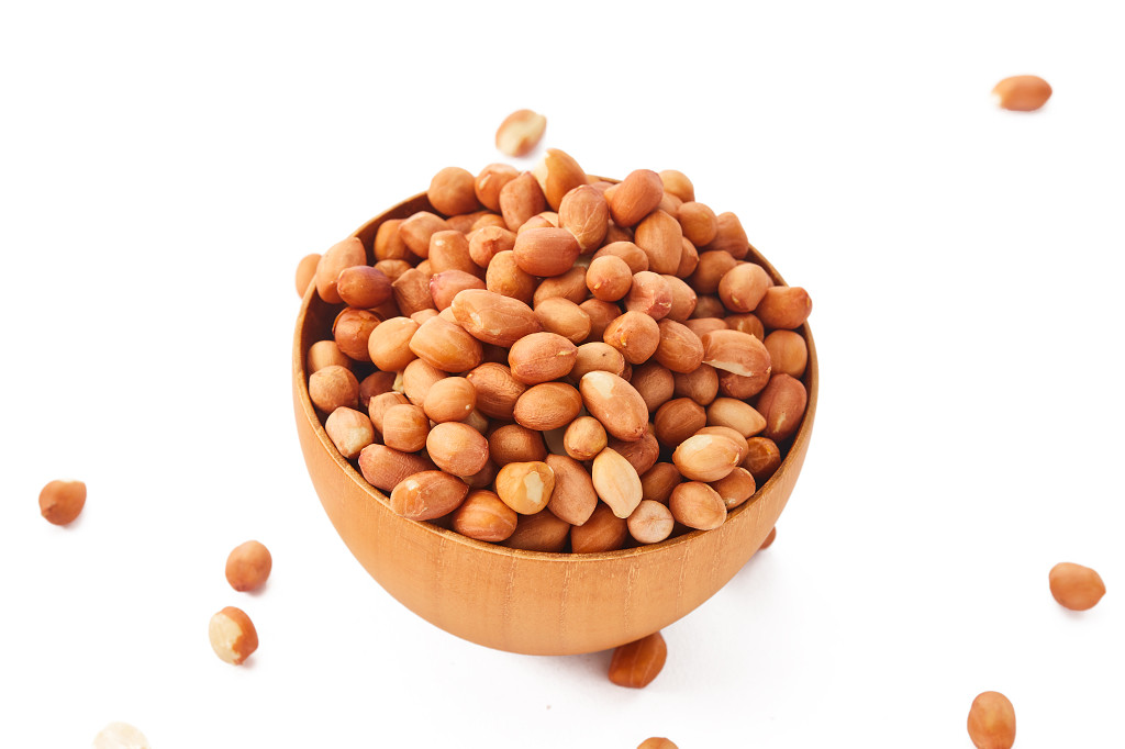 粮食白底一碗花生粒花生米木碗配图谷物