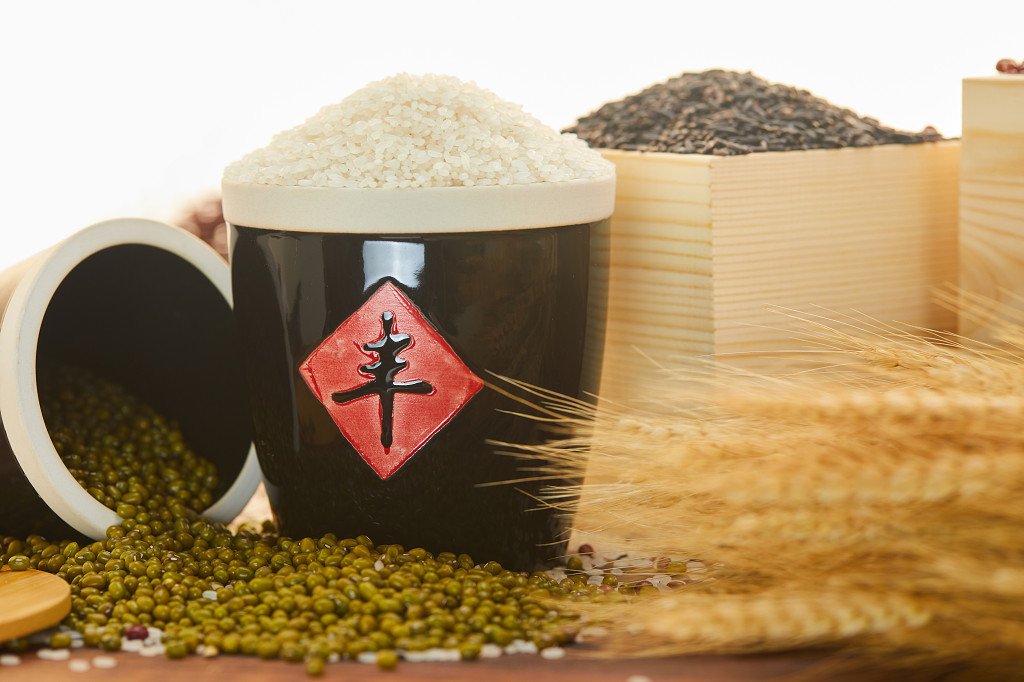 粮食白底麦穗麦子坛子坛子麻袋秋天丰收配图谷物谷物丰收节