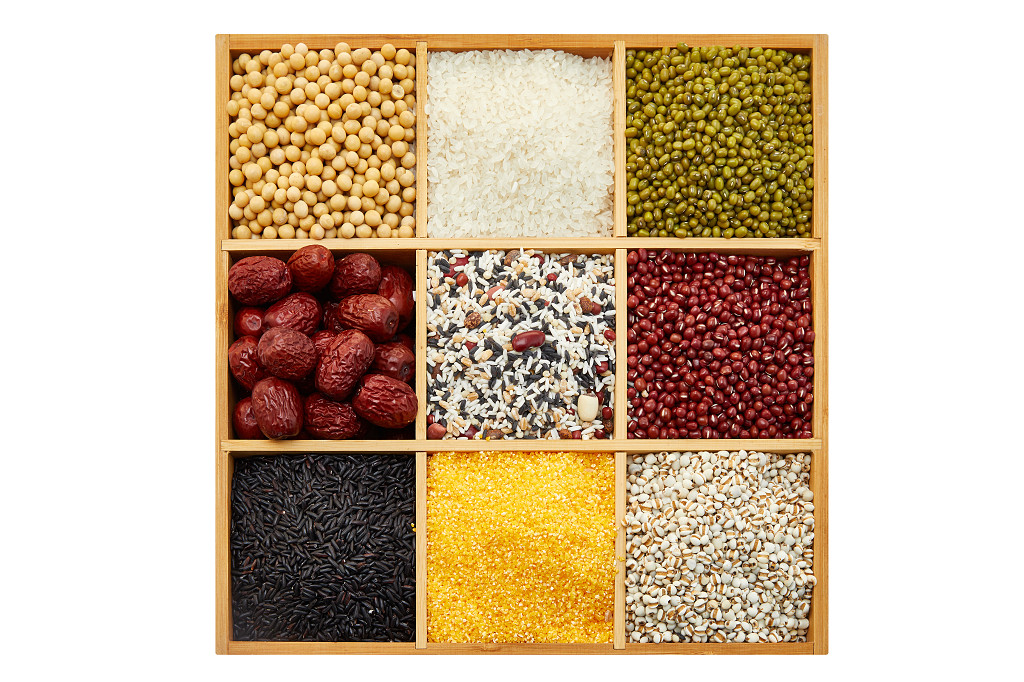 粮食白底五谷杂粮黄豆玉米糁红枣配图谷物丰收节