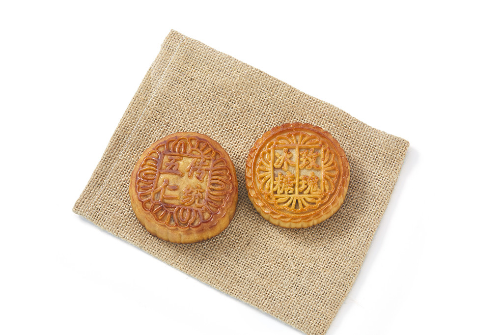 中秋月饼中秋元素中秋佳节迎中秋浓情中秋两个美味金秋中秋中秋节月饼白底图