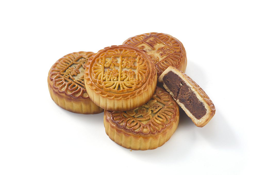 中秋月饼中秋元素中秋佳节迎中秋浓情中秋八月金秋美味的中秋月饼白底实拍图