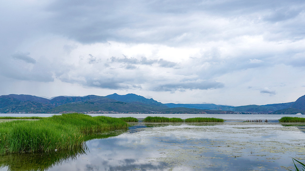 自然壮美山水碧水蓝天旅游风景摄影图片