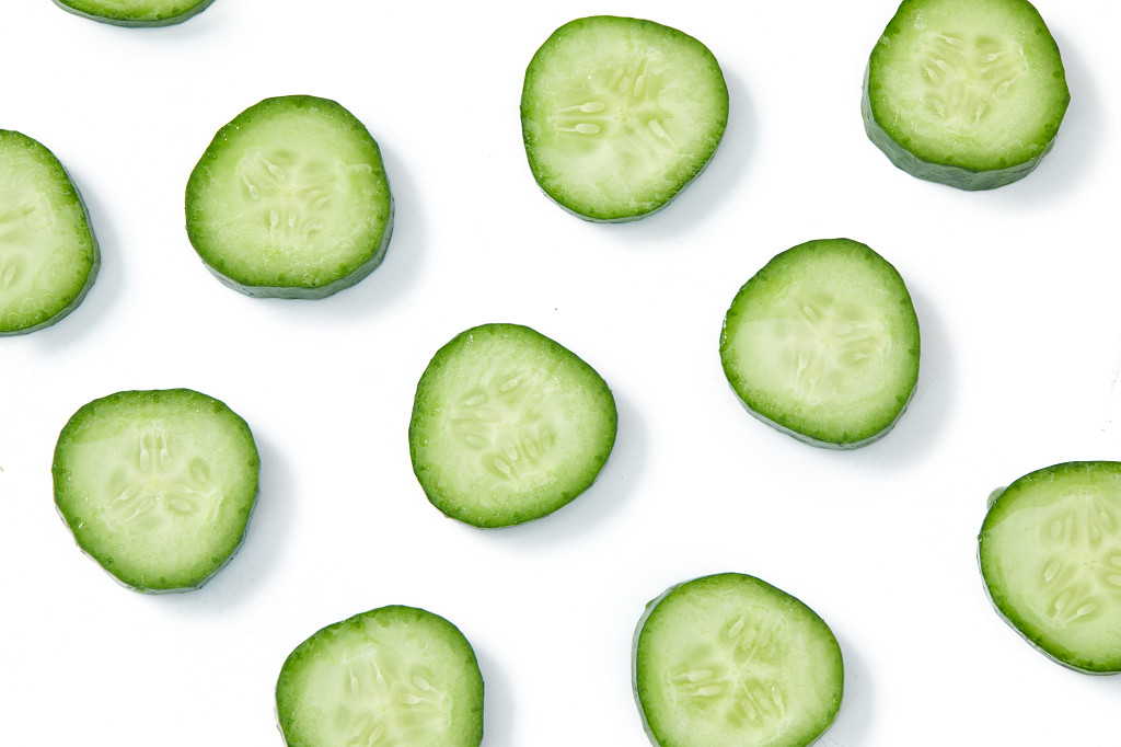 白底蔬菜黄瓜黄瓜切片新鲜蔬菜配图蔬菜果蔬