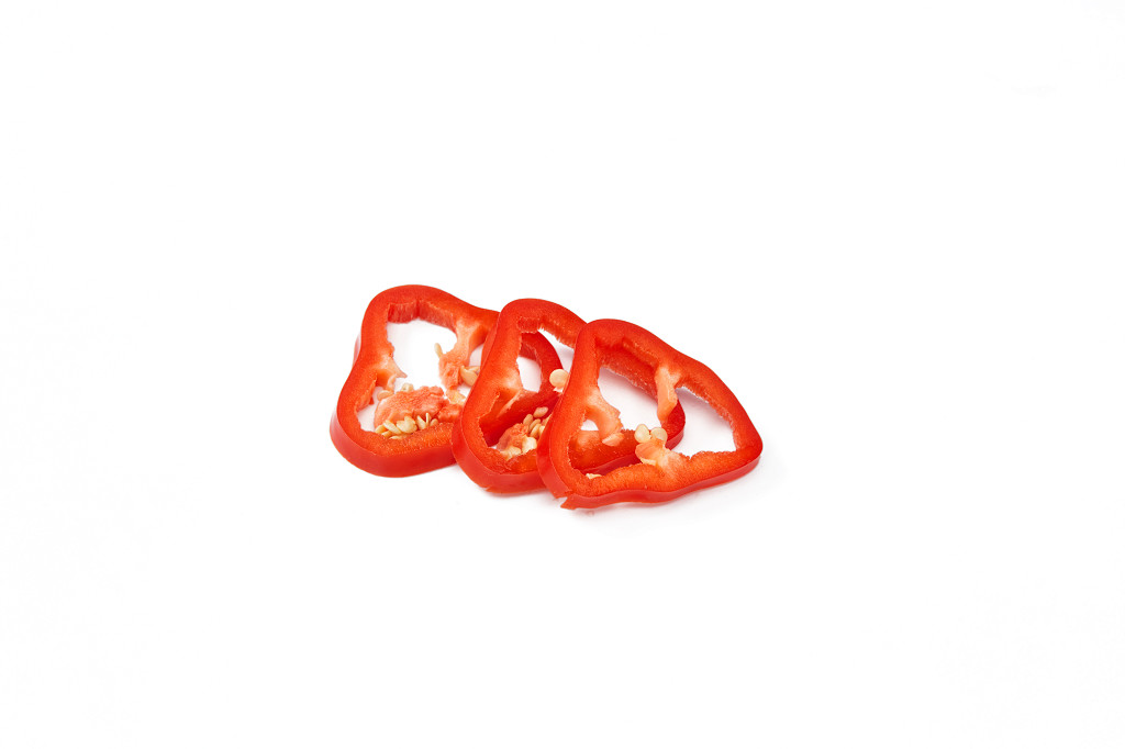 白底蔬菜彩椒切片彩椒新鲜蔬菜辣椒菜椒红辣椒配图蔬菜果蔬