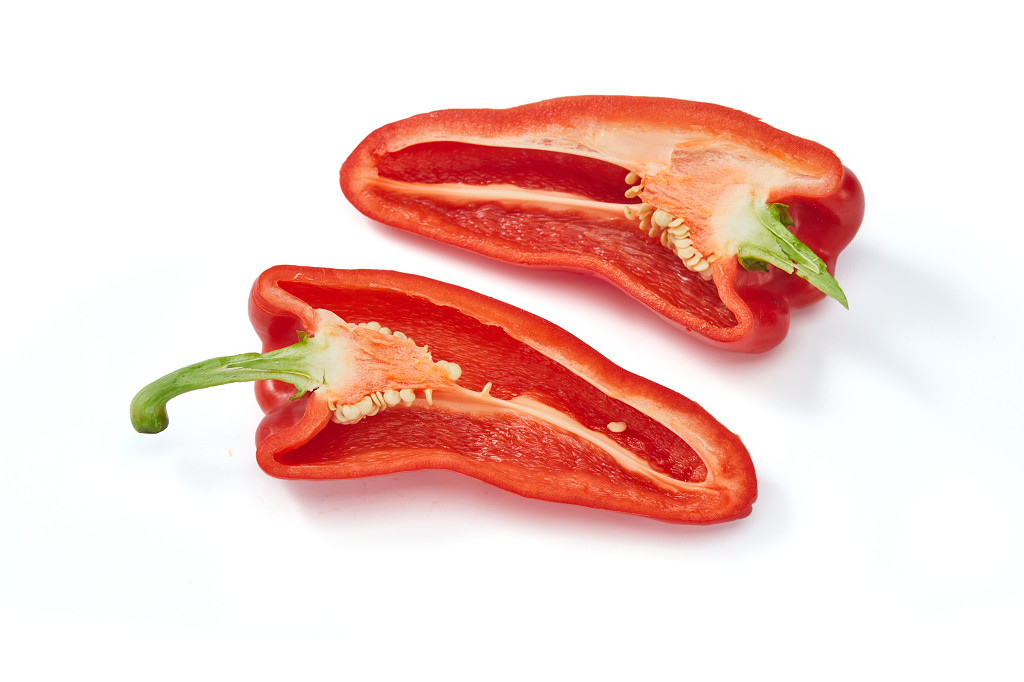 白底蔬菜彩椒切开彩椒辣椒菜椒红辣椒新鲜蔬菜配图蔬菜果蔬