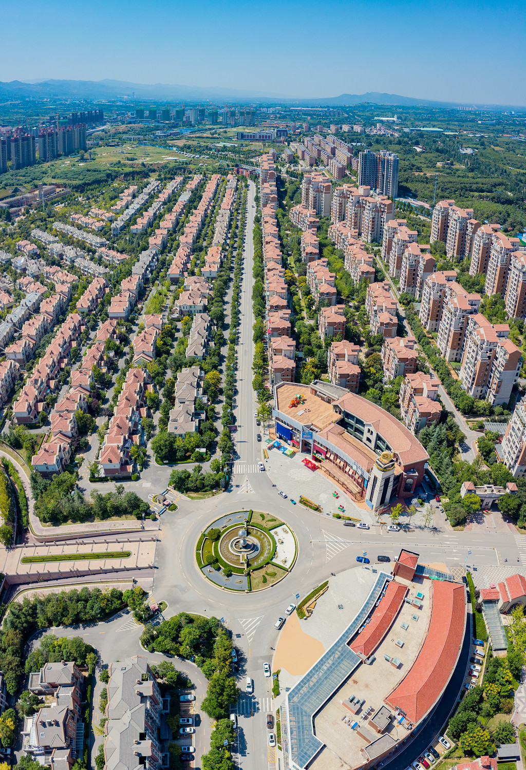 城市建筑全景图 竖版建筑全景高清图片