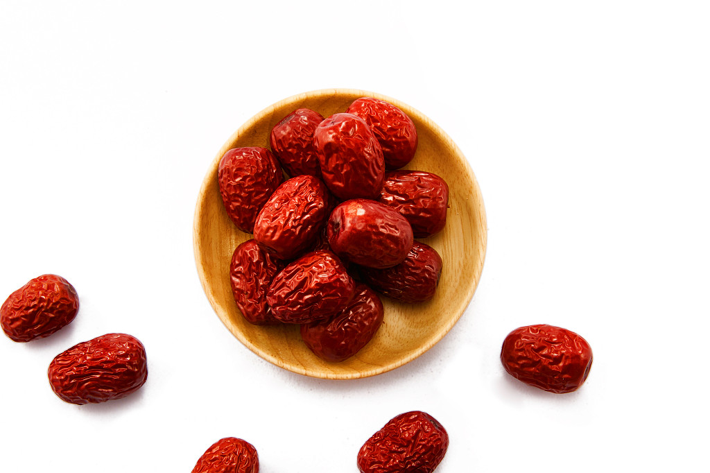 俯视木碗粮食红枣大枣木碗配图谷物