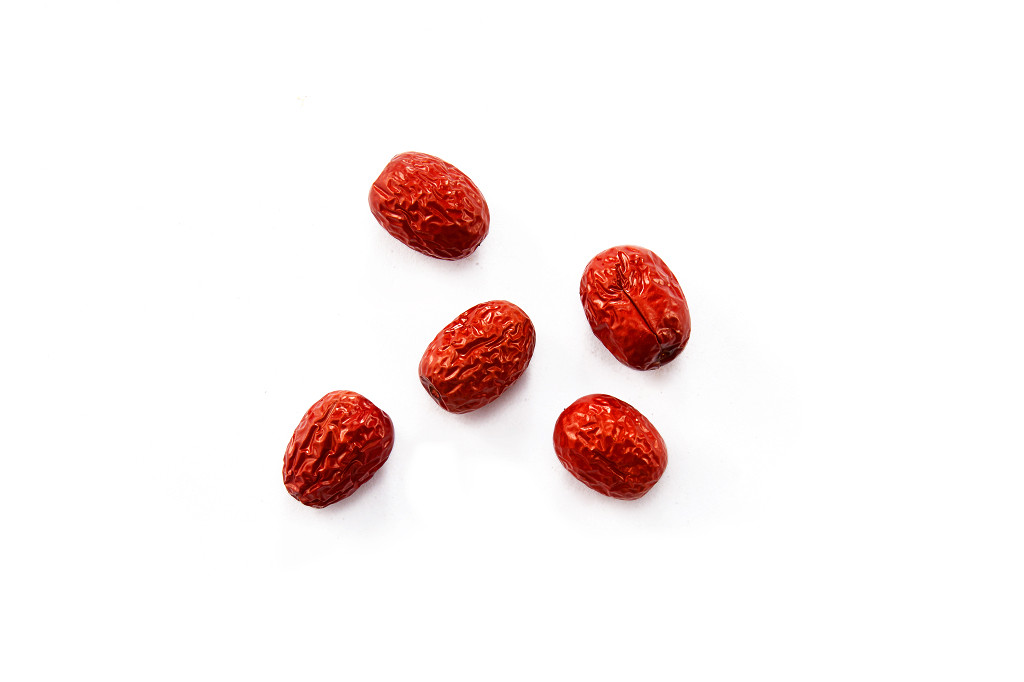 白底特写粮食五颗红枣大枣配图谷物