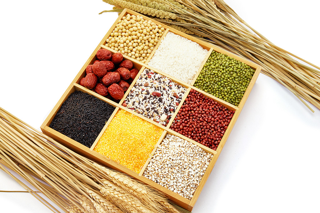 腊八豆白底五谷杂粮黄豆玉米糁粮食谷物丰收节