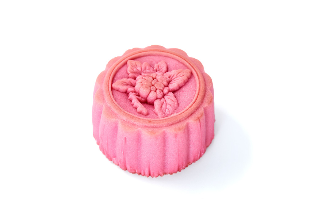 浓情中秋中秋佳节中秋png中秋元素中秋月饼白底实拍月饼一块月饼彩色月饼中秋节配图