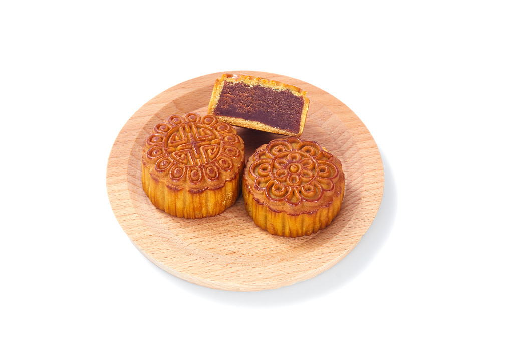 浓情中秋中秋佳节中秋png中秋元素中秋月饼白底实拍木盘盘子月饼彩色月饼中秋节配图