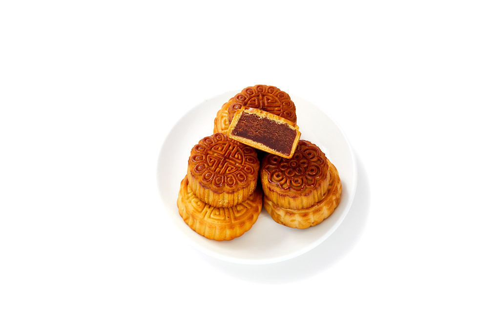 浓情中秋中秋佳节中秋png中秋元素中秋月饼白底实拍瓷盘盘子月饼中秋节配图