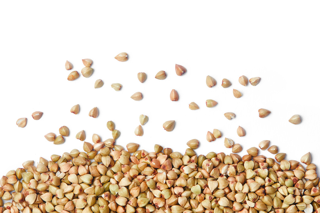 白底粮食荞麦荞麦仁散落粮食散落荞麦仁谷物