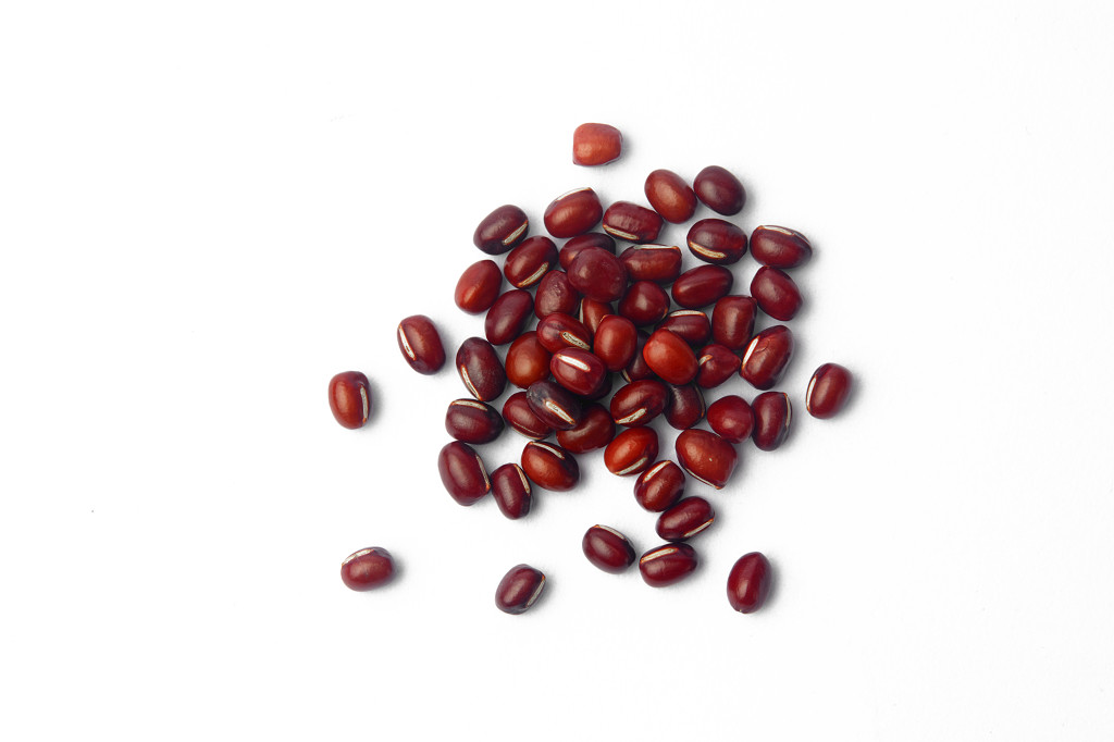 白底粮食豆子红豆一堆红豆节约粮食珍惜粮食珍爱粮食