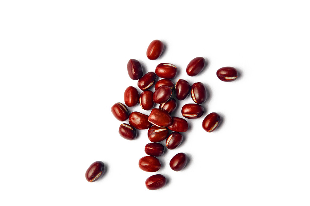 白底粮食豆子红豆一堆红豆珍惜粮食珍爱粮食谷物